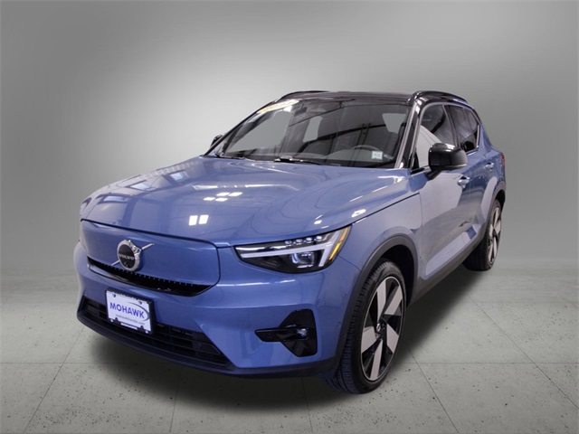 2024 Volvo XC40 Plus's photo