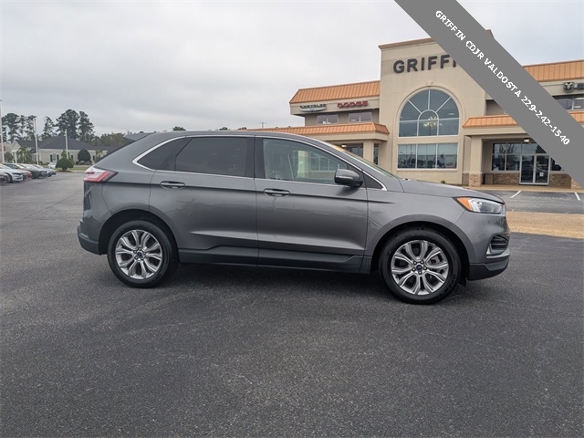 2022 Ford Edge Titanium photo 2