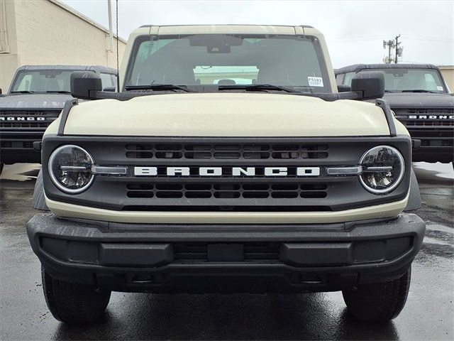 2025 Ford Bronco Base photo 2