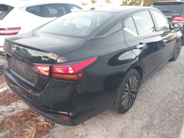 2023 Nissan Altima 2.5 SV photo 3