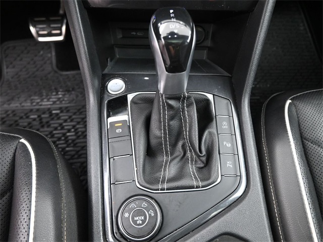 2022 Volkswagen Tiguan SEL Premium R-Line photo 3