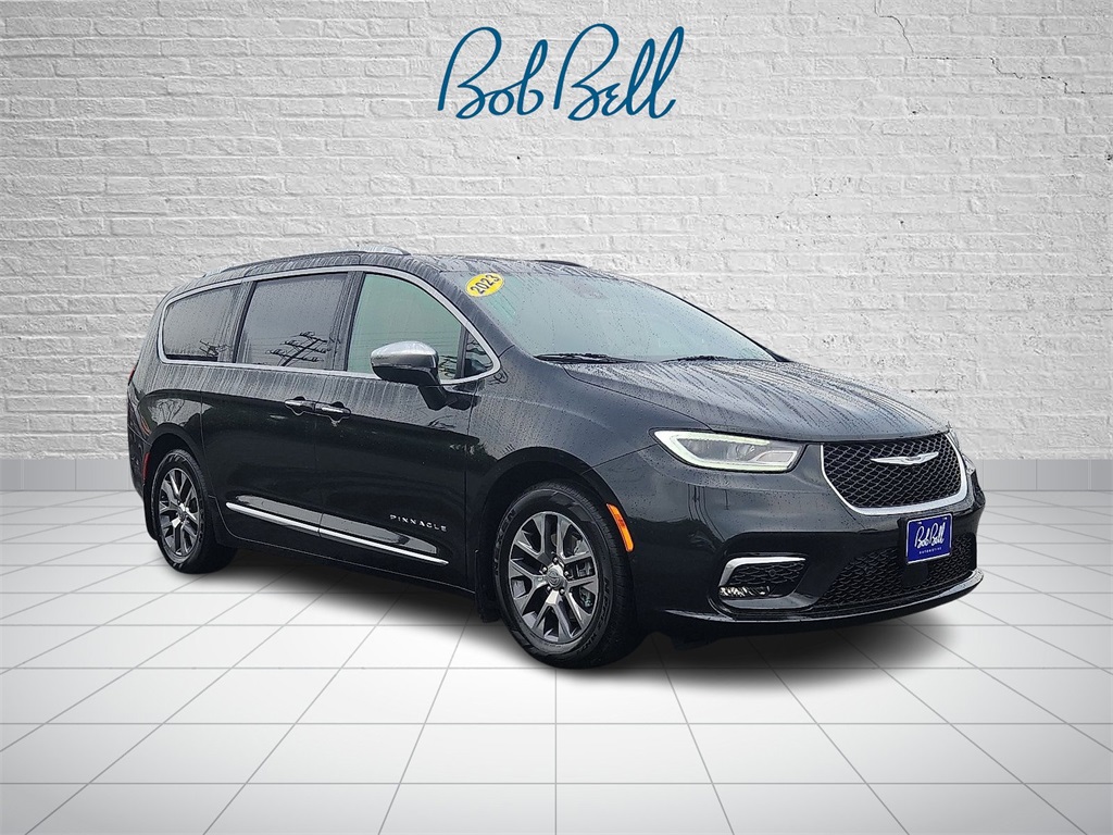 2023 Chrysler Pacifica Hybrid Pinnacle's photo
