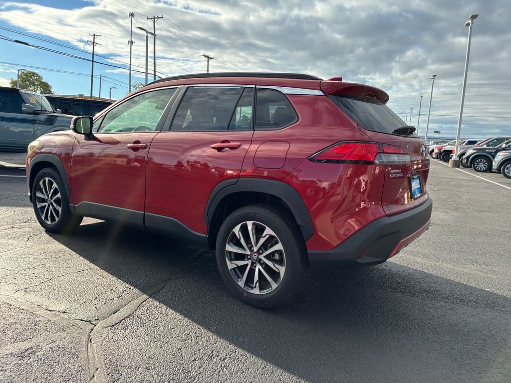 2022 Toyota Corolla Cross XLE photo 5