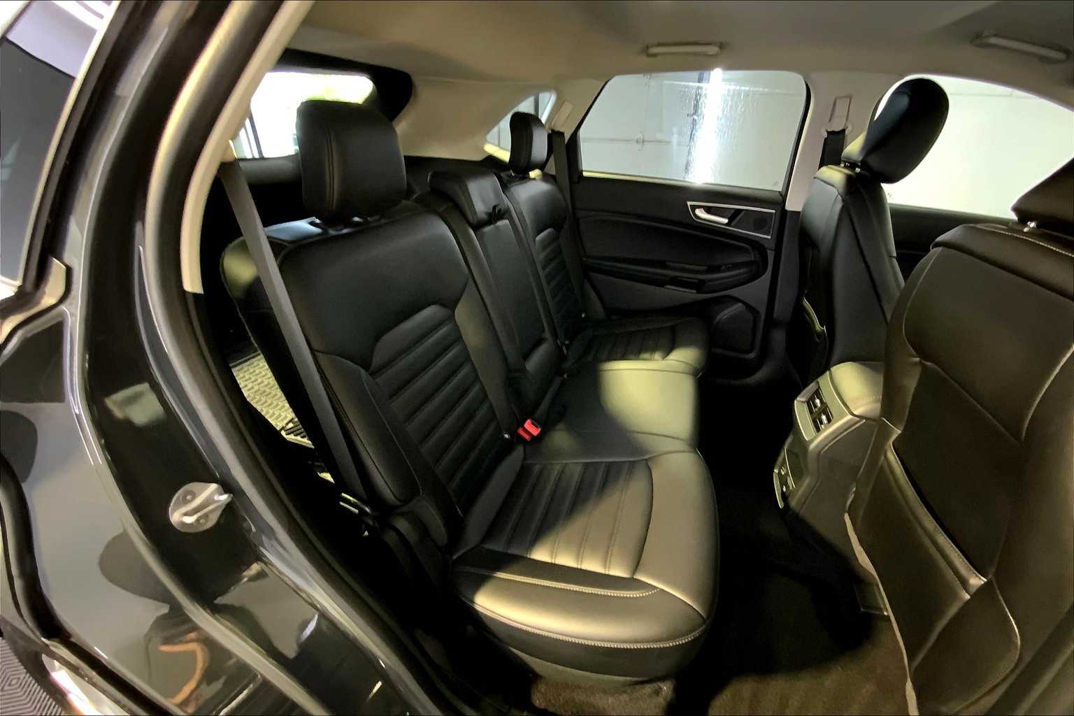 2021 Ford Edge SEL photo 19