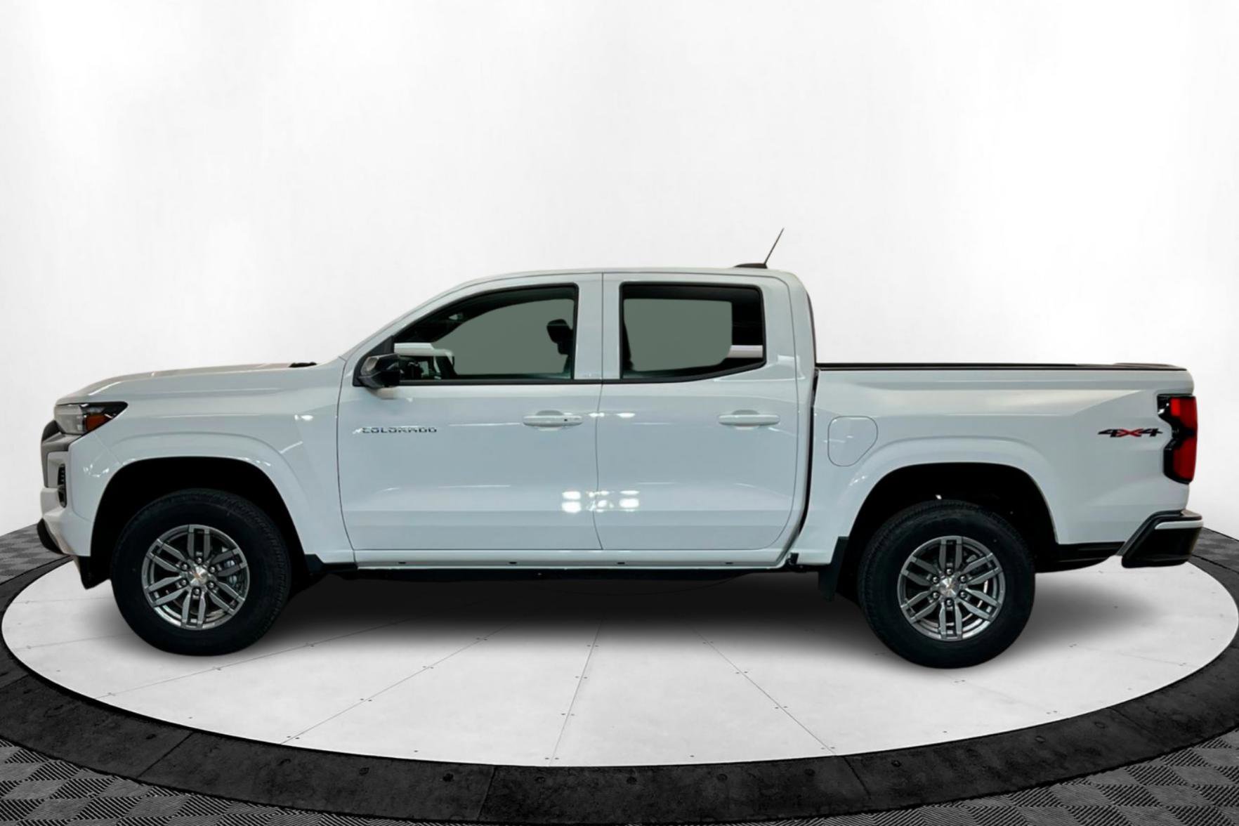 2025 Chevrolet Colorado Work Truck LT photo 2