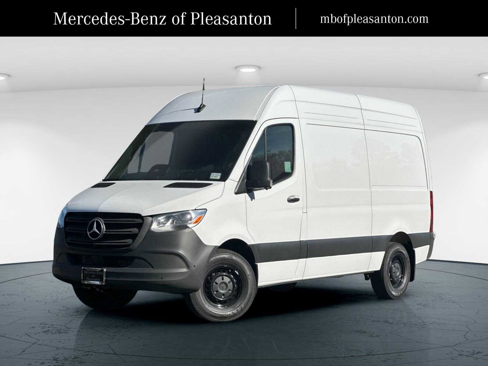 2026 Mercedes-Benz Sprinter Cargo Van Base's photo