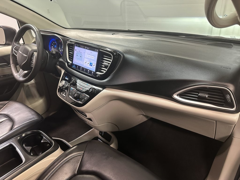 2023 Chrysler Pacifica Touring L photo 15
