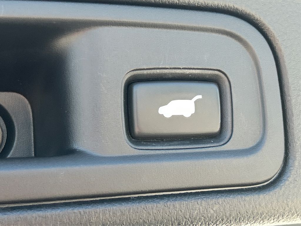 2017 Honda Pilot Elite photo 12