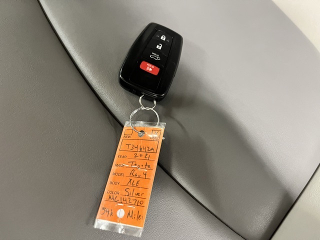 2021 Toyota RAV4 XLE Premium photo 22