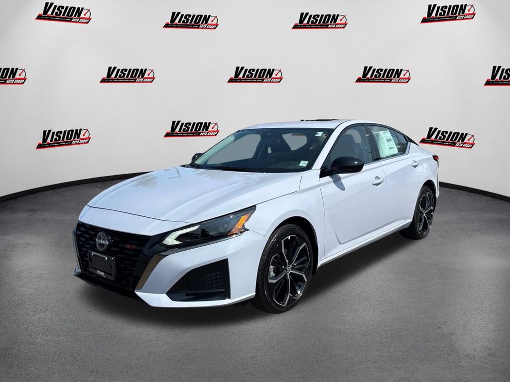 2025 Nissan Altima SR's photo