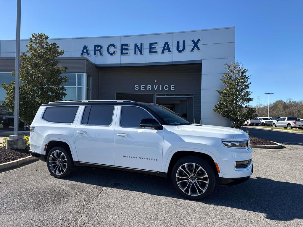 2023 Jeep Grand Wagoneer L Series III's photo