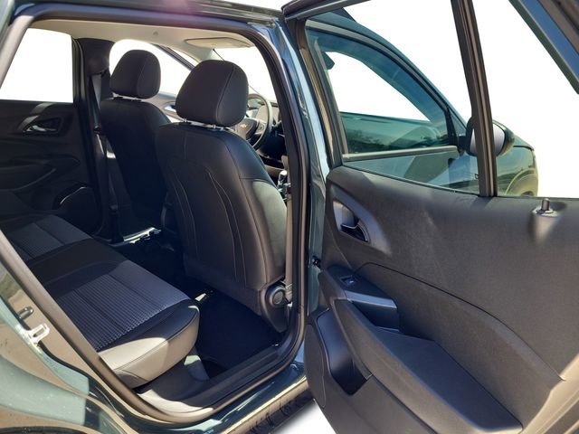 2025 Chevrolet Trax LT photo 21