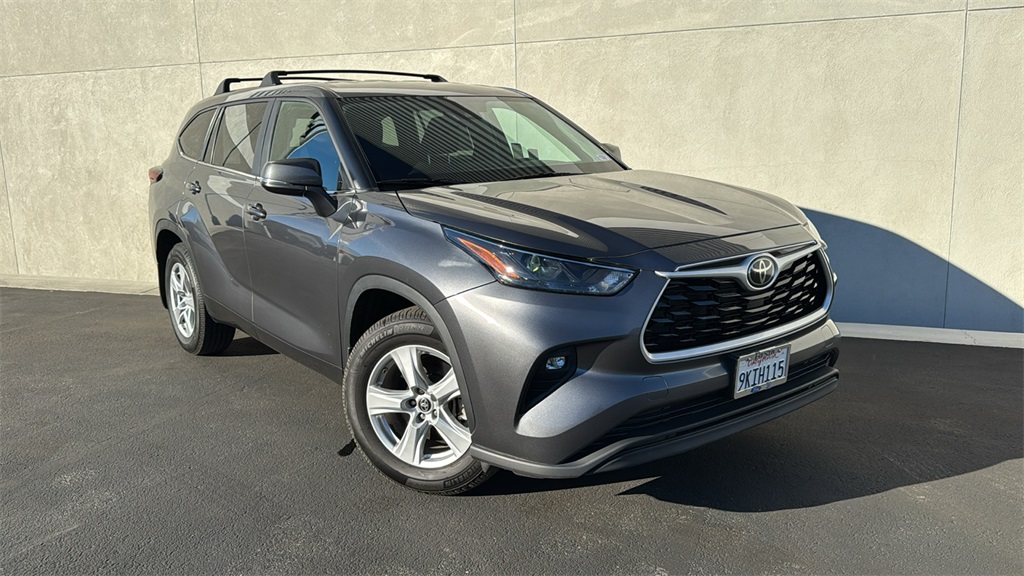 2024 Toyota Highlander LE's photo