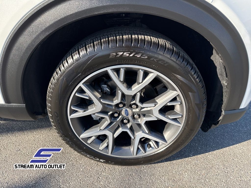2025 Ford Explorer Platinum photo 25