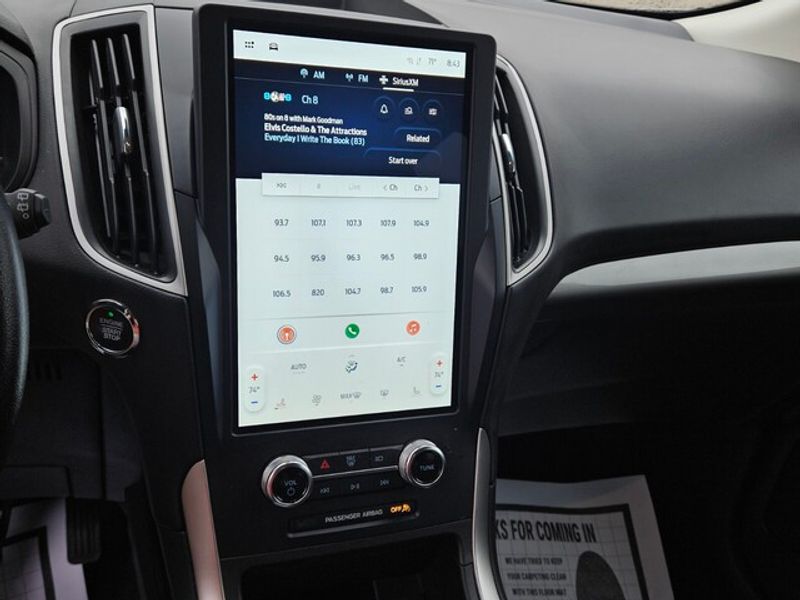 2023 Ford Edge SEL photo 16