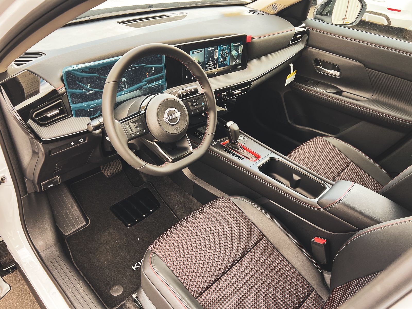 2026 Nissan Kicks SR photo 22