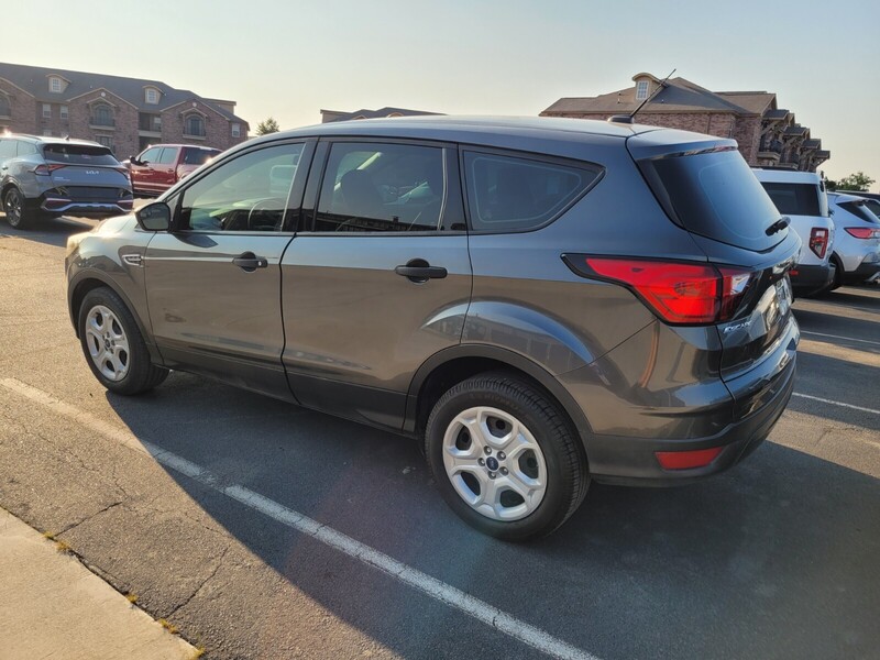 2019 Ford Escape S photo 4
