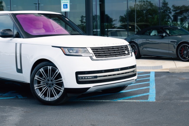 2023 Land Rover Range Rover SE photo 2