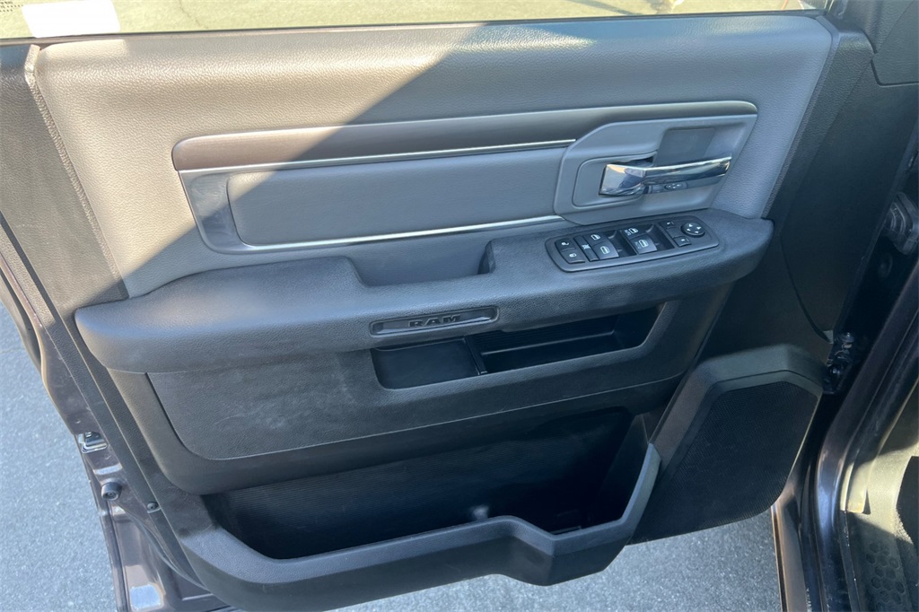 2021 Ram 1500 Classic SLT photo 15