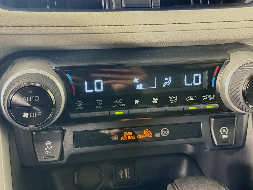 2023 Toyota RAV4 XLE photo 13