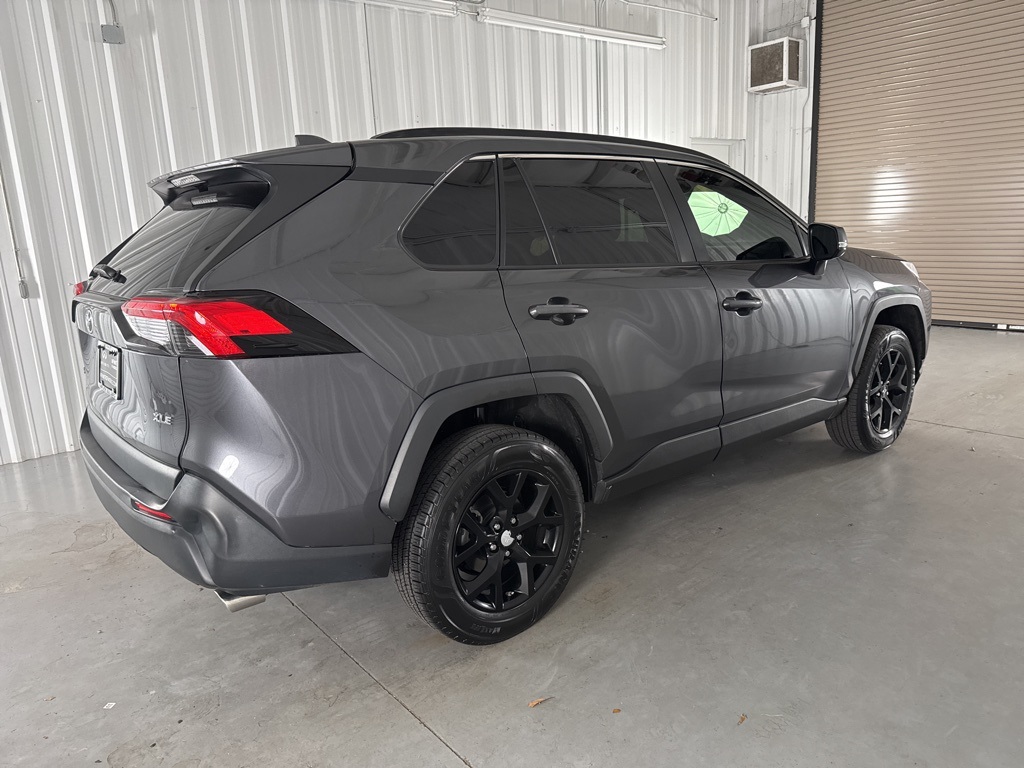 2023 Toyota RAV4 XLE photo 5