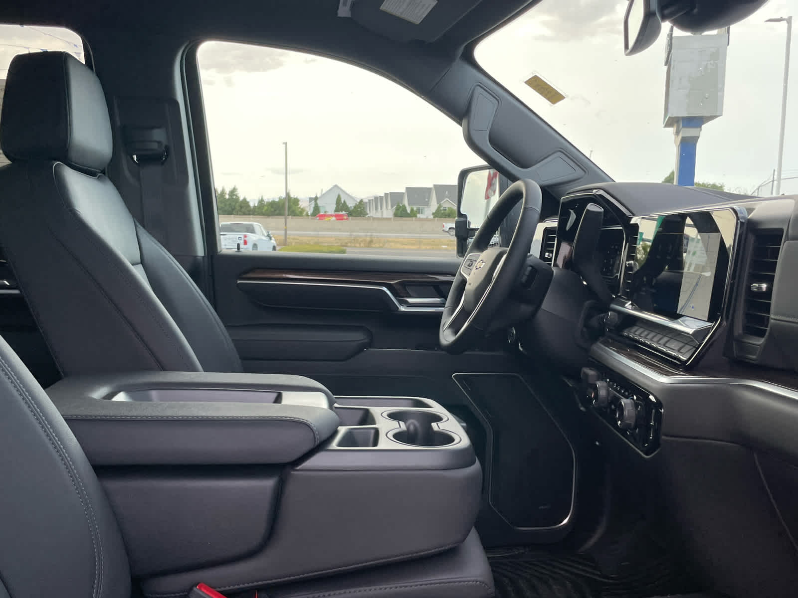2025 Chevrolet Silverado 3500HD LT photo 36