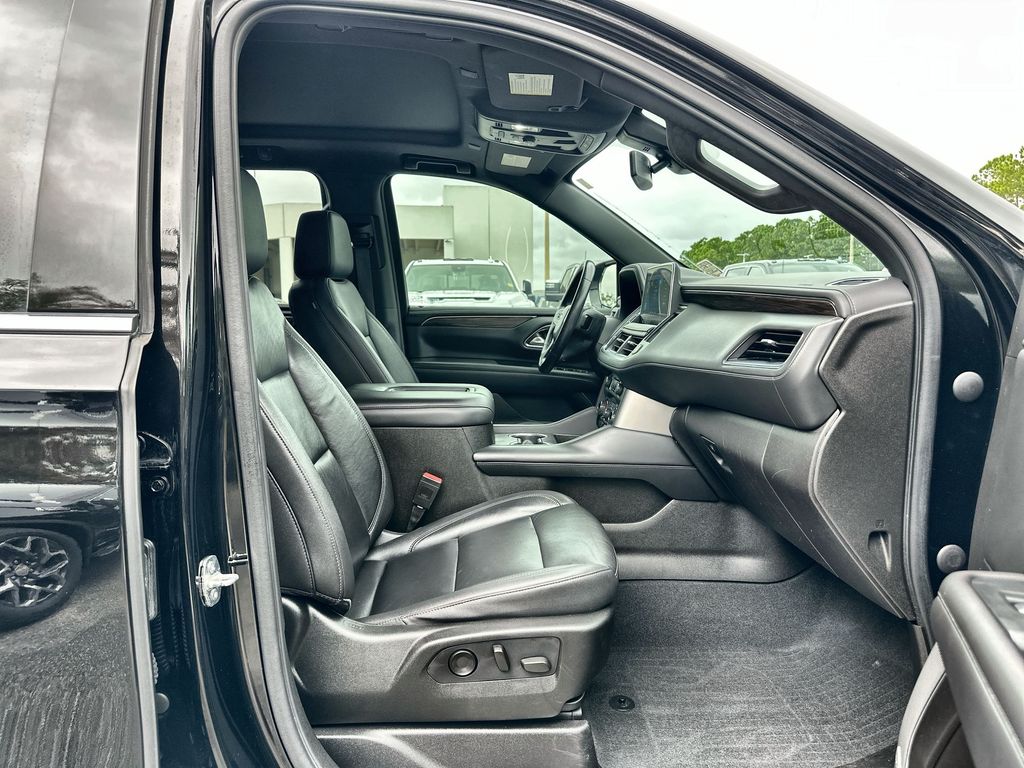 2021 Chevrolet Suburban LT photo 27