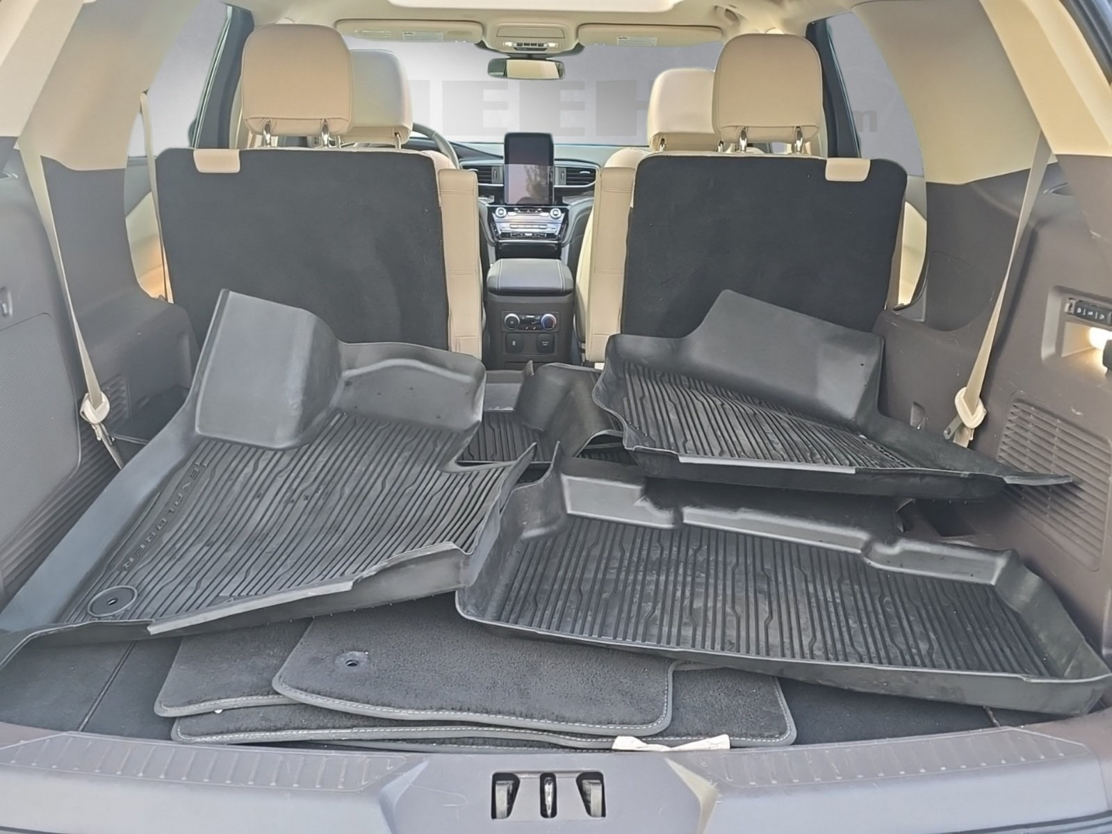 2022 Ford Explorer Hybrid Platinum photo 21
