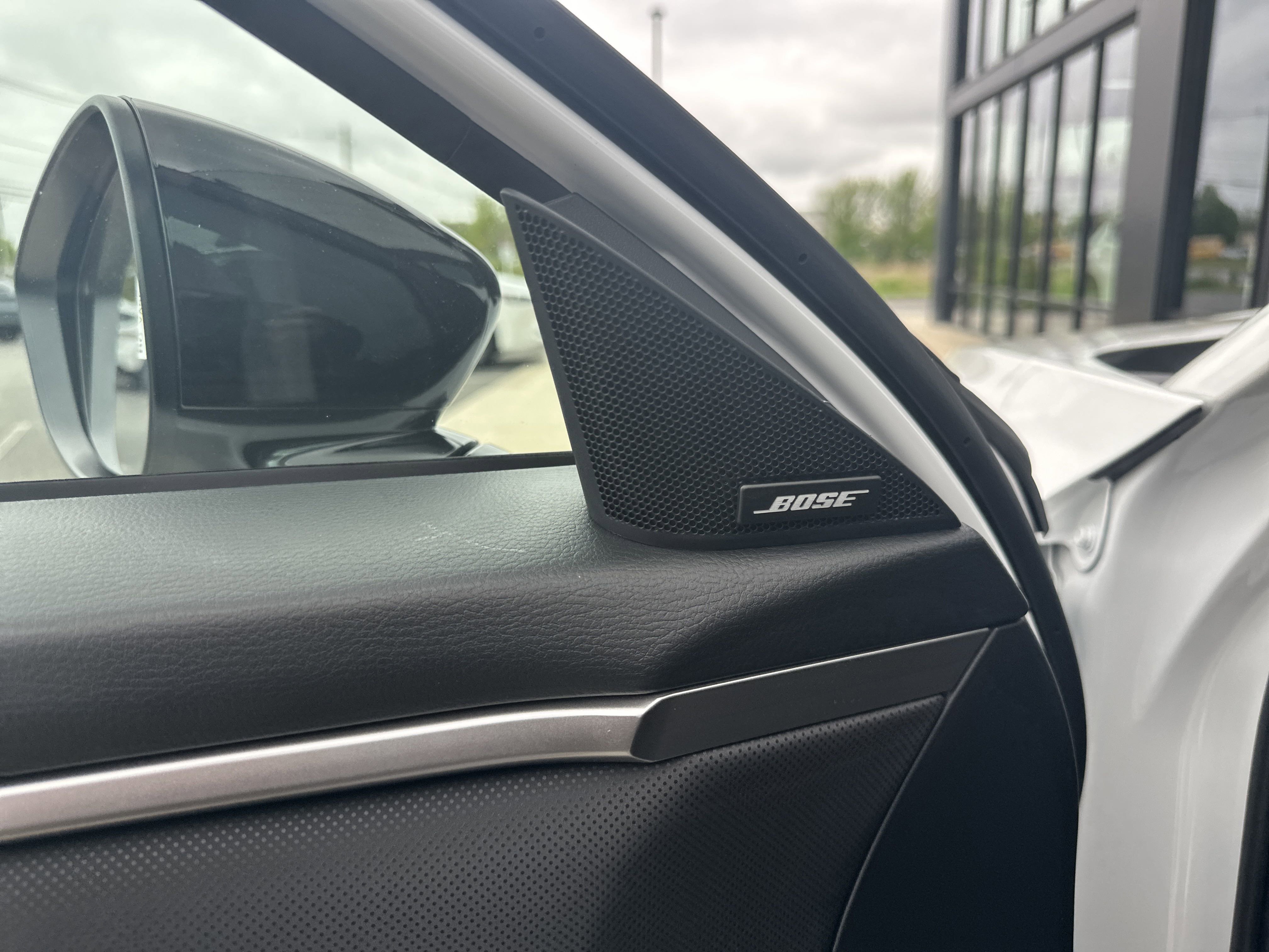 2025 Mazda CX-50 2.5 S Premium photo 3