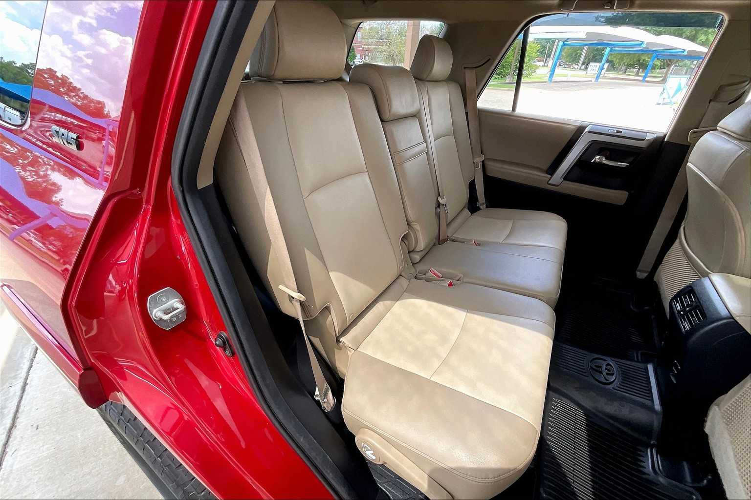 2019 Toyota 4Runner SR5 Premium photo 18