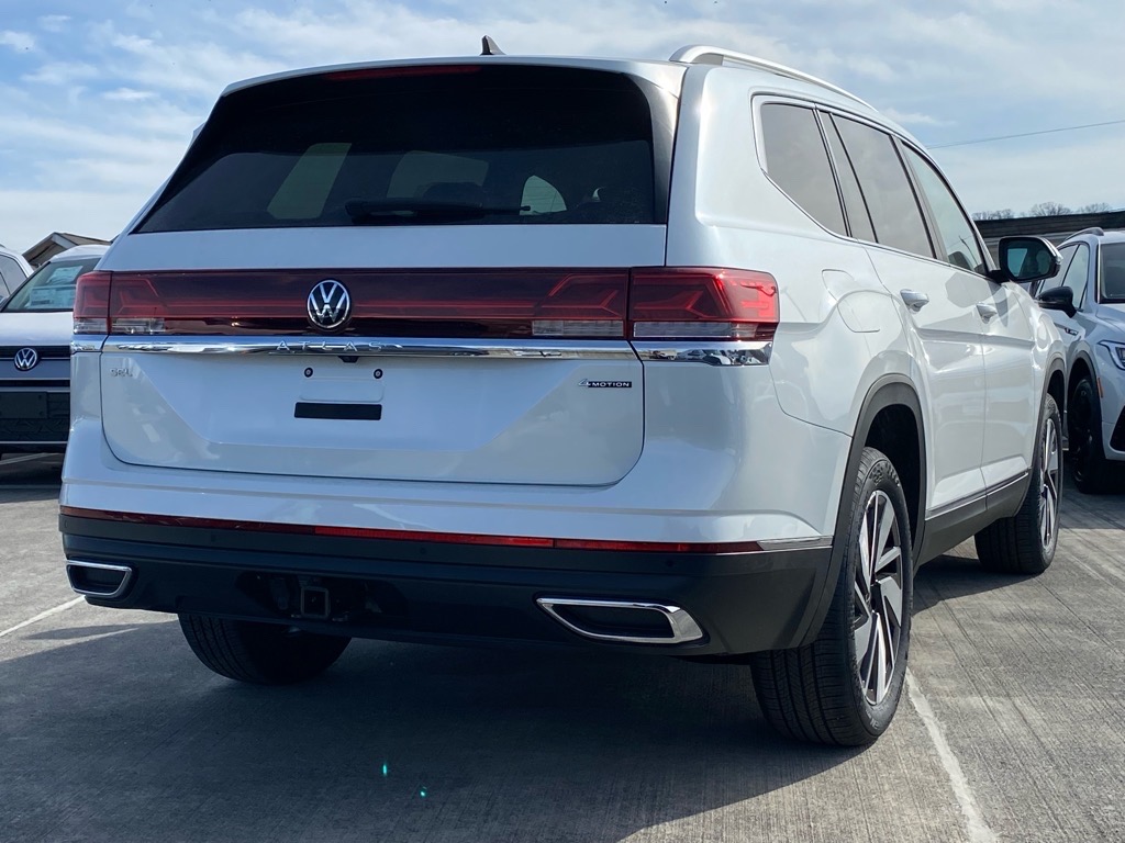 2025 Volkswagen Atlas SEL photo 2