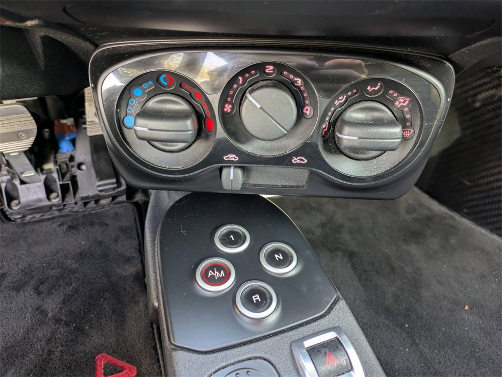 2016 Alfa Romeo 4C Coupe photo 18