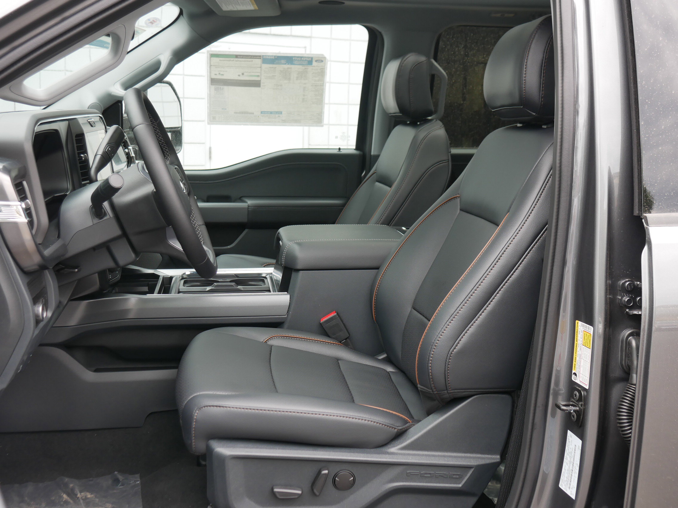2025 Ford F-350 Lariat photo 2