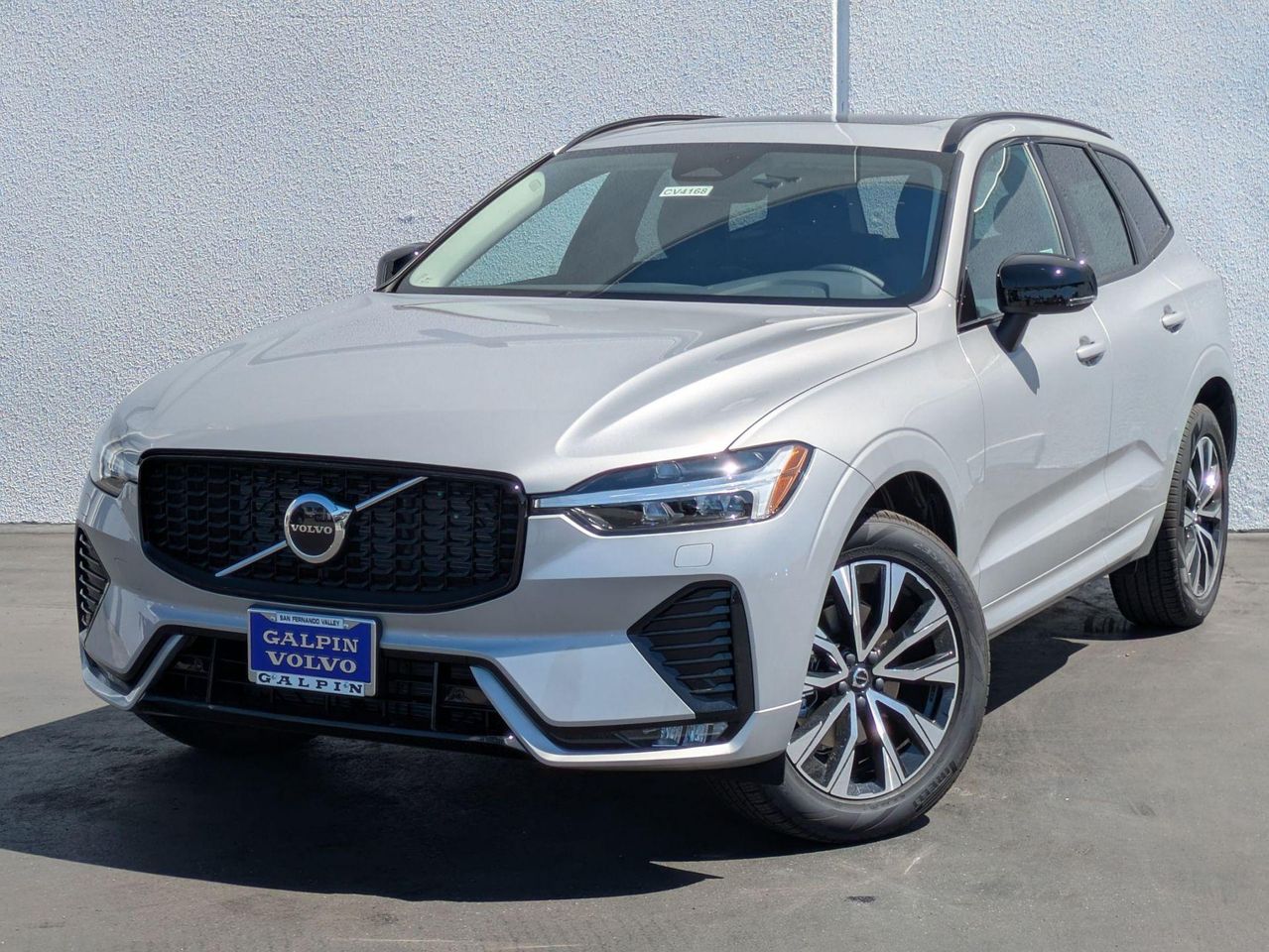 2025 Volvo XC60 Core's photo
