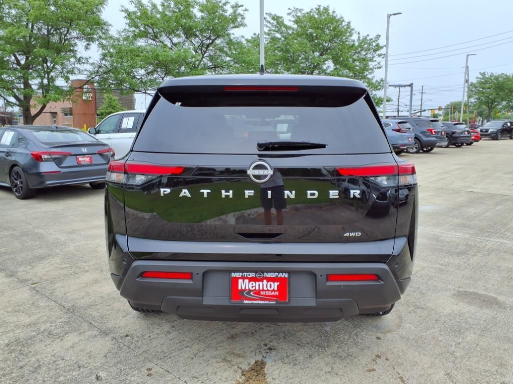 2025 Nissan Pathfinder S photo 3