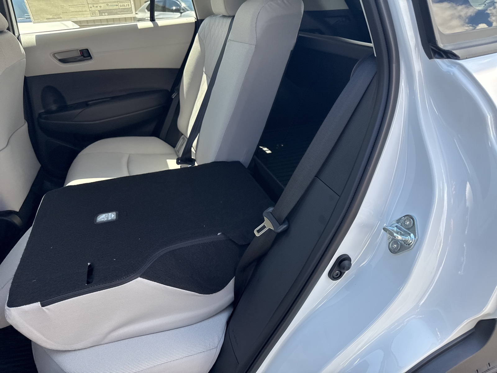 2025 Toyota Corolla Cross LE photo 27