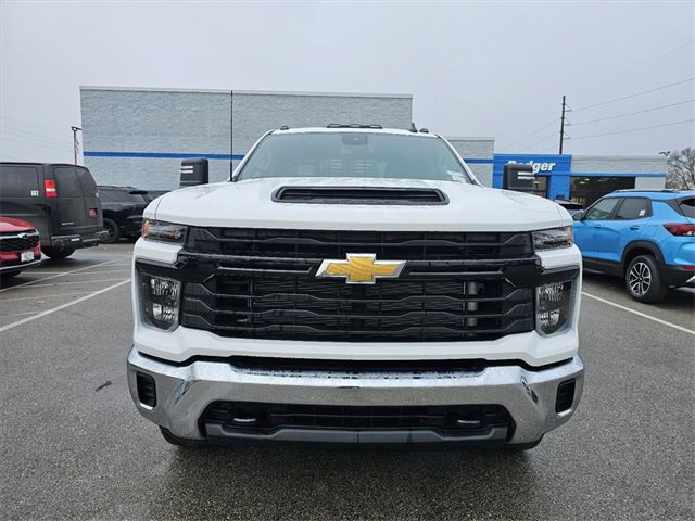 2025 Chevrolet Silverado 3500HD photo 2