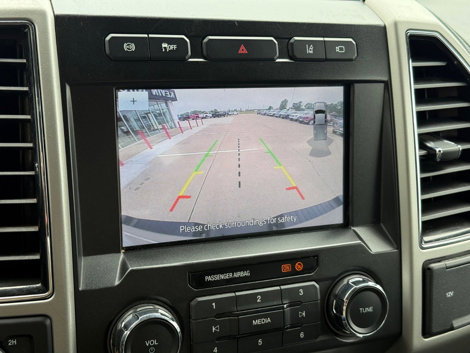 2020 Ford F-250 Lariat photo 26