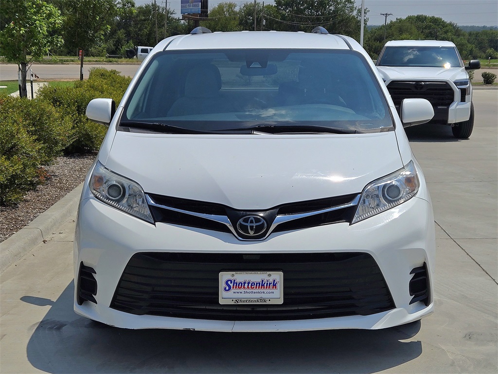 2020 Toyota Sienna LE photo 8