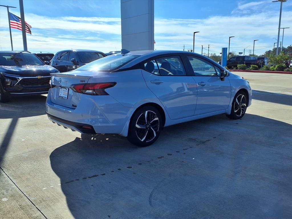 2023 Nissan Versa 1.6 SR photo 3
