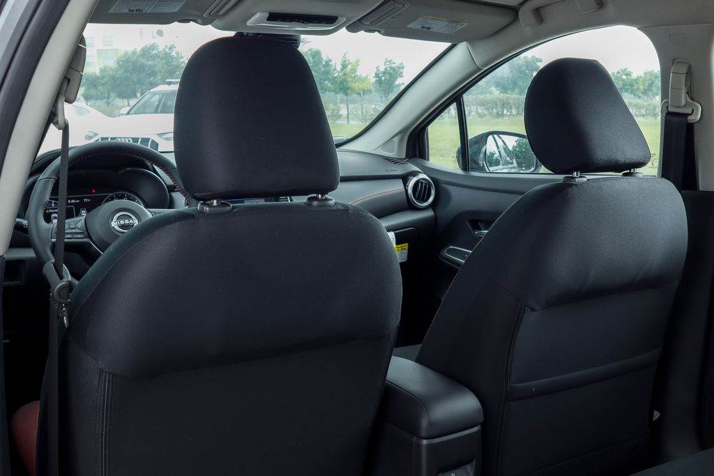 2025 Nissan Versa SR photo 18