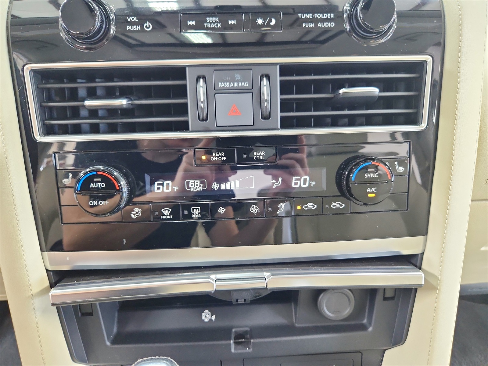 2023 Infiniti QX80 Luxe photo 27