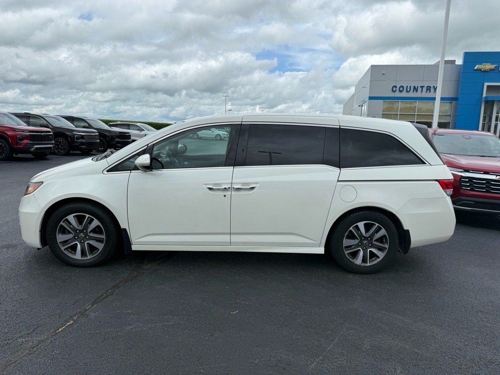 2016 Honda Odyssey Touring Elite photo 2