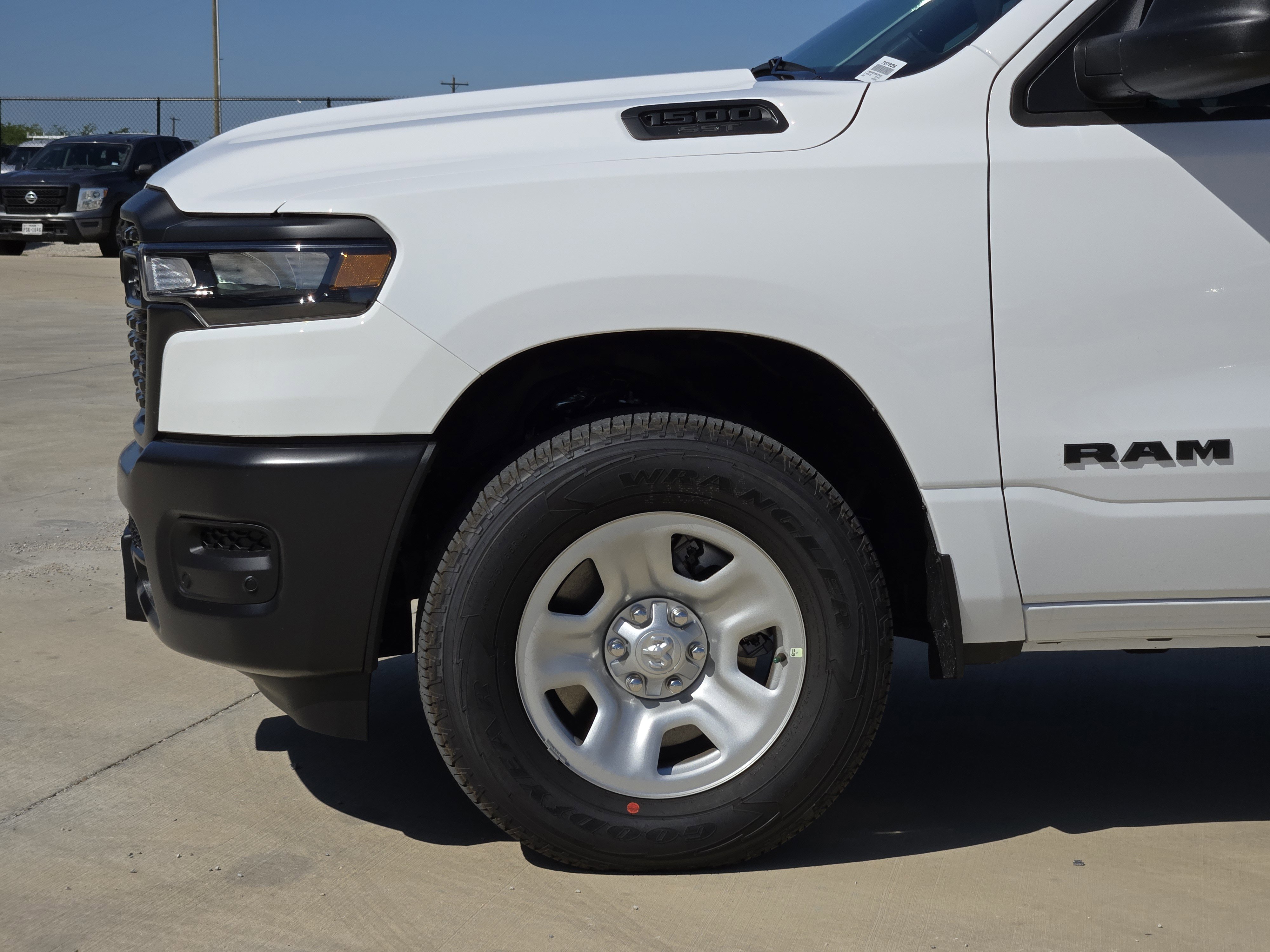 2025 Ram 1500 Tradesman photo 4