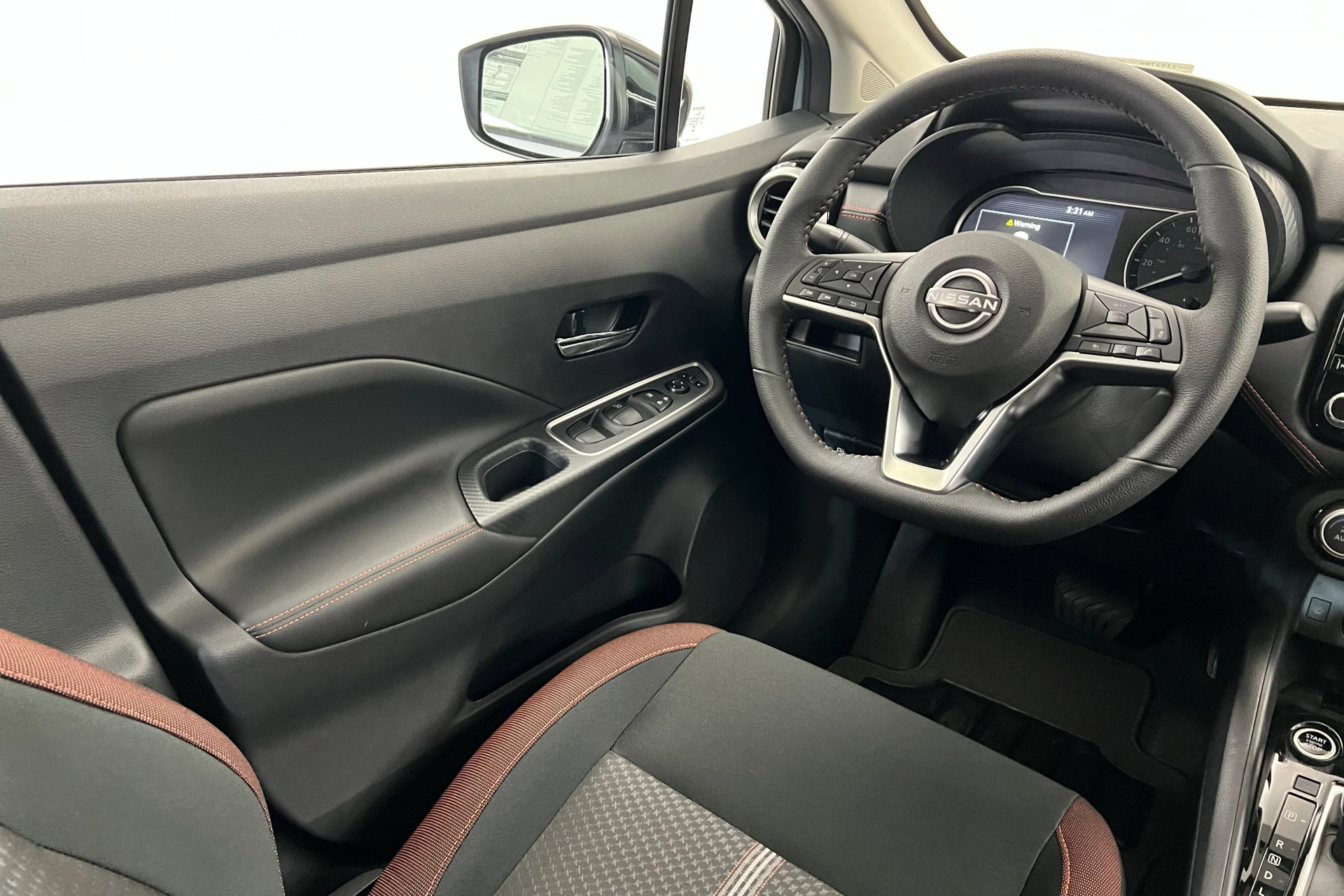 2025 Nissan Versa SR photo 10