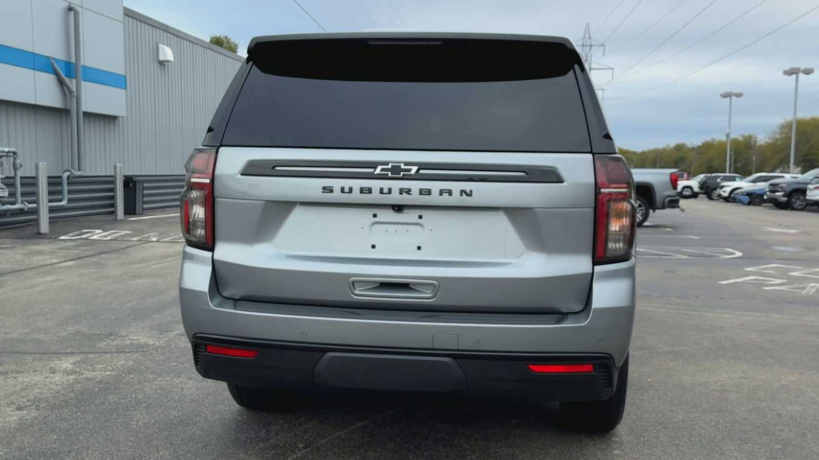 2023 Chevrolet Suburban Z71 photo 3