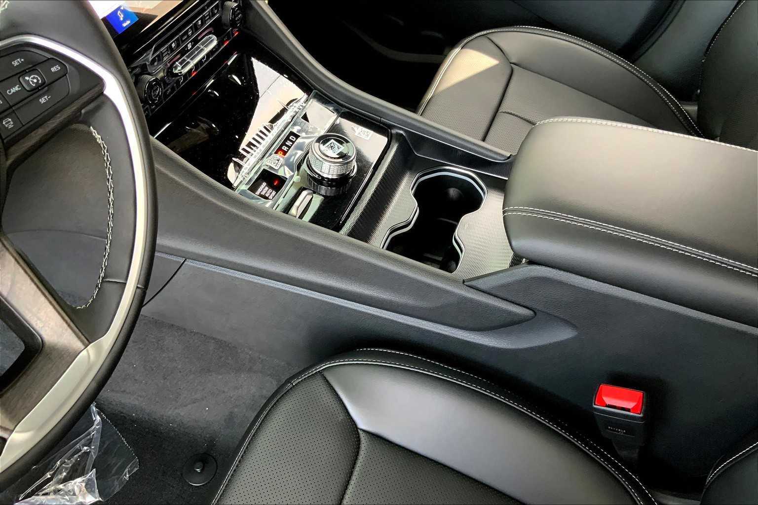 2025 Jeep Grand Cherokee Limited photo 7