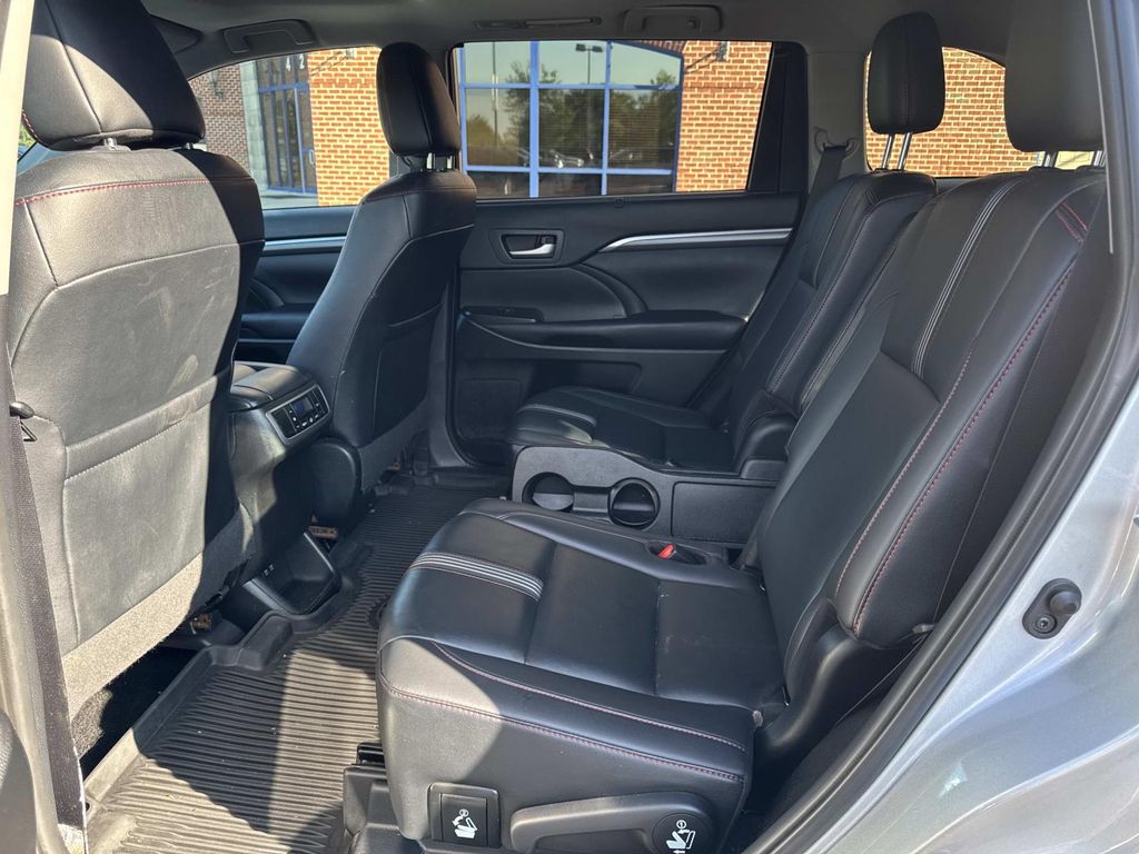 2019 Toyota Highlander SE XLE photo 11