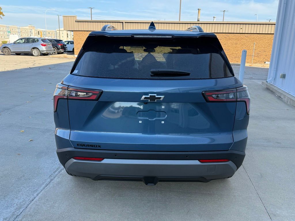 2026 Chevrolet Equinox LT photo 4