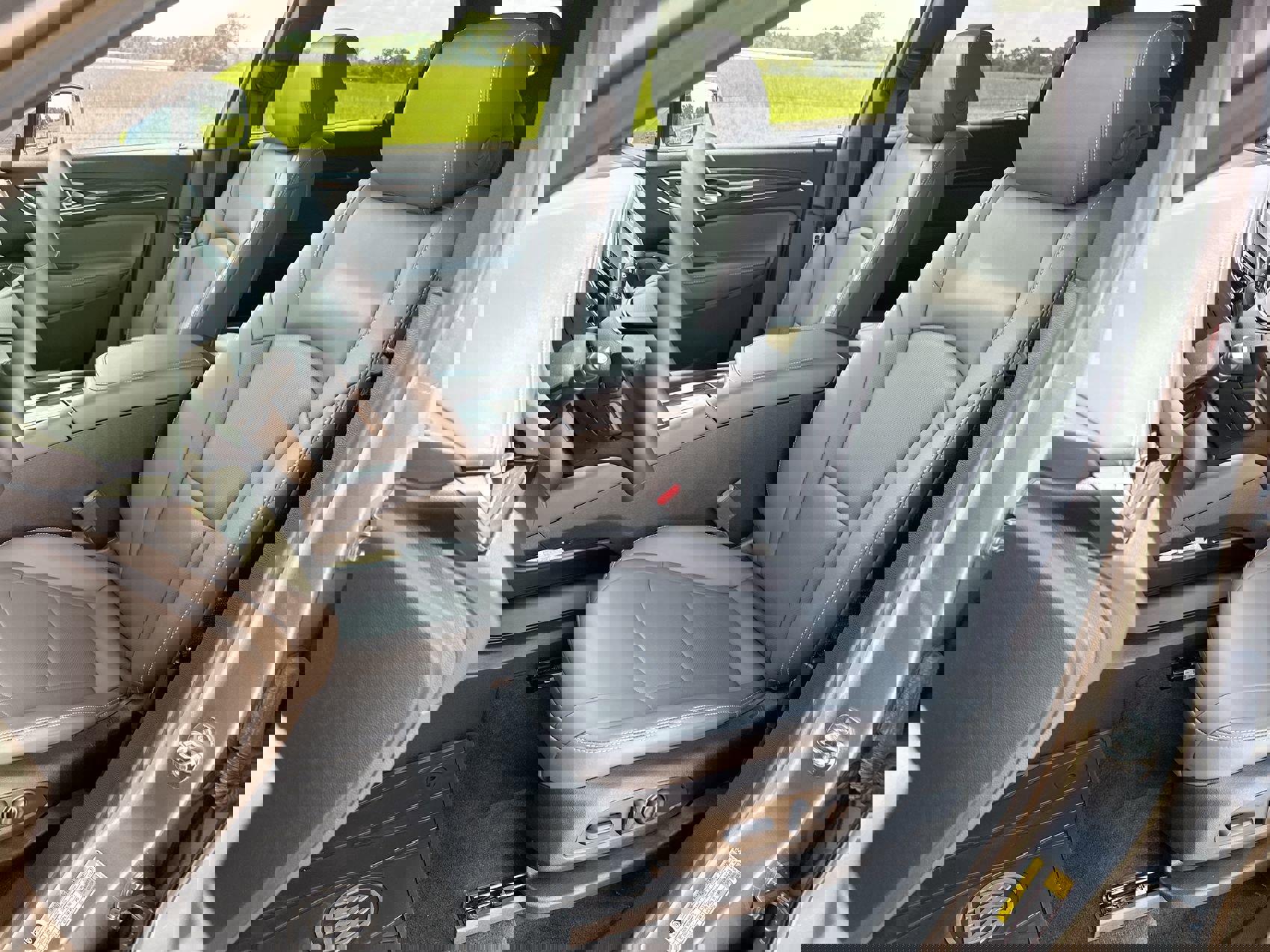 2024 Buick Enclave Essence photo 10